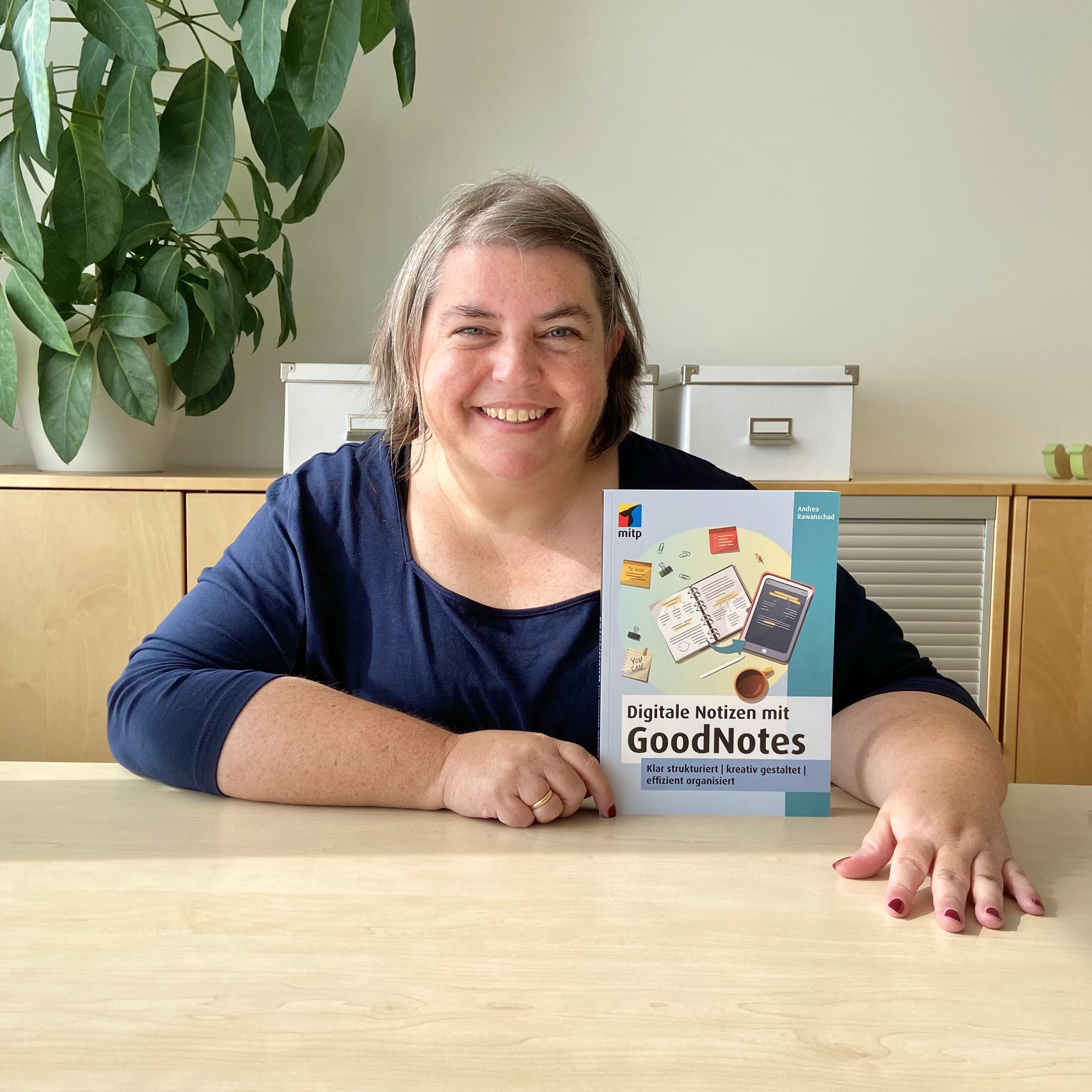 LIKE PAPER Andrea Rawanschad GoodNotes Buch Autorenfoto LIKE PAPER Andrea Rawanschad Autorenfoto GoodNotes Buch