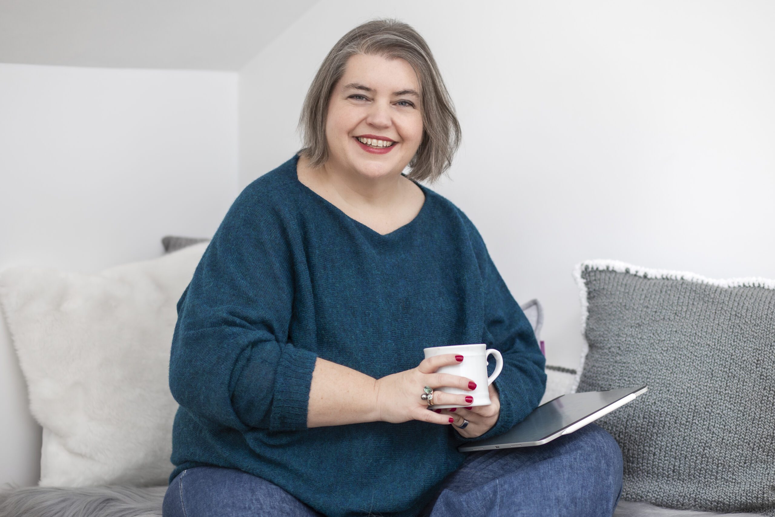 Foto mit ipad Andrea LIKE PAPER